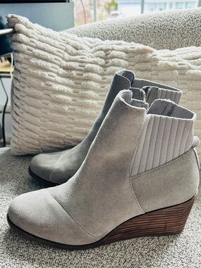 Toms Light Gray Suede Wedge Ankle Boots